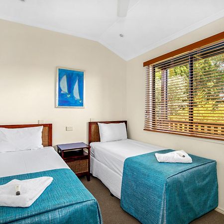 Tin Can Bay Marina Villas Bagian luar foto