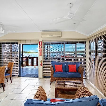 Tin Can Bay Marina Villas Bagian luar foto