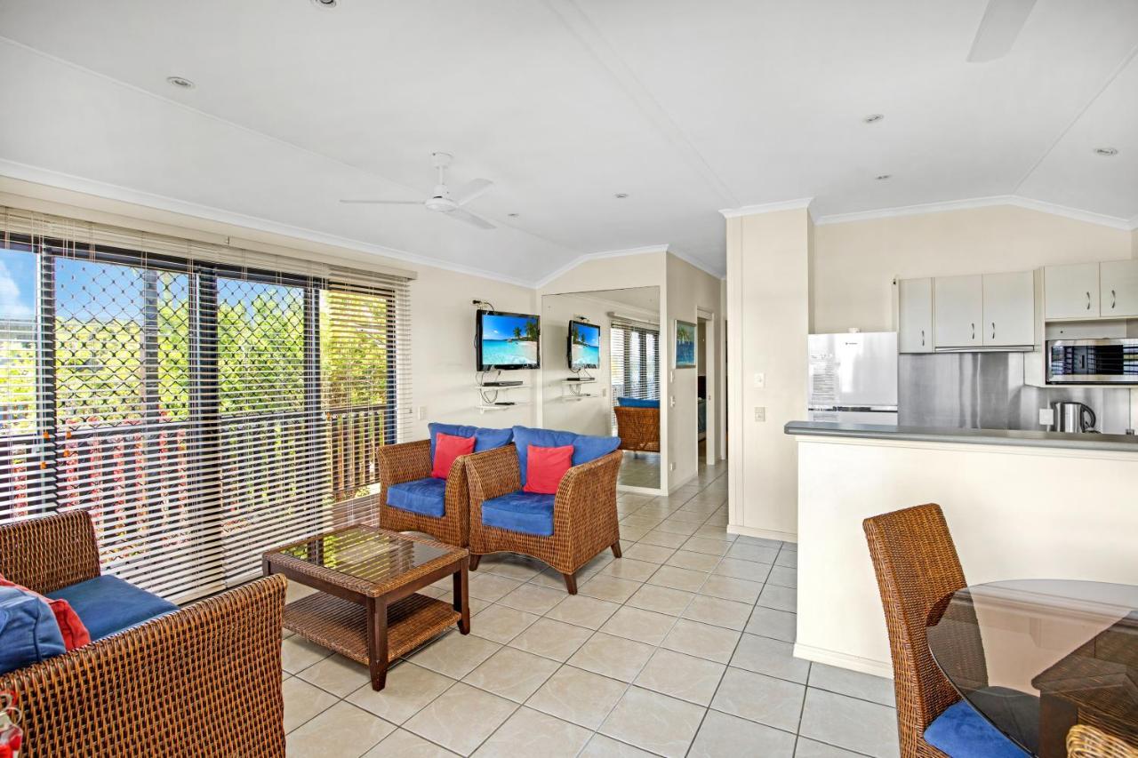 Tin Can Bay Marina Villas Bagian luar foto