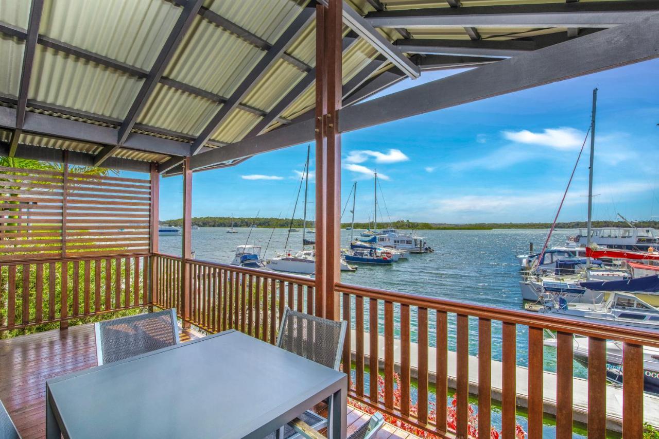Tin Can Bay Marina Villas Bagian luar foto