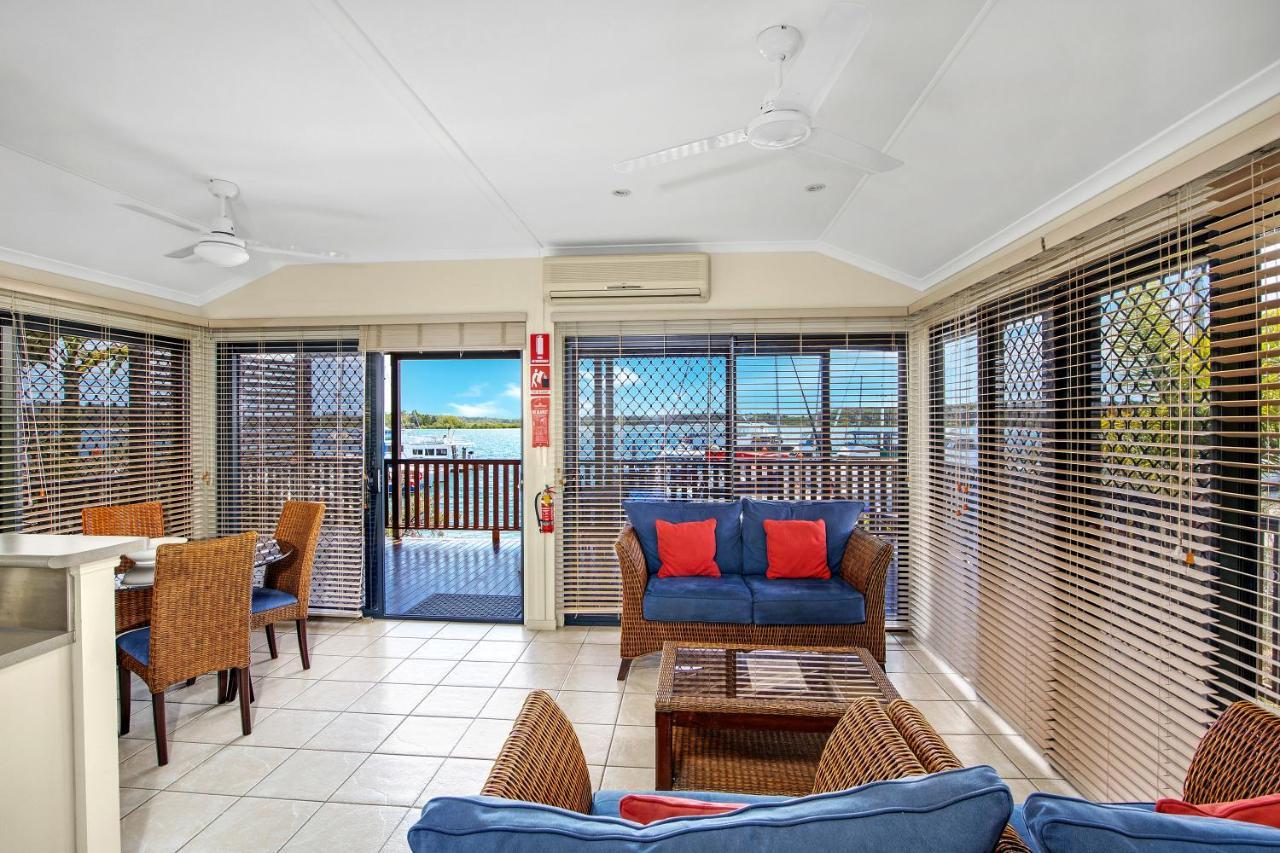 Tin Can Bay Marina Villas Bagian luar foto